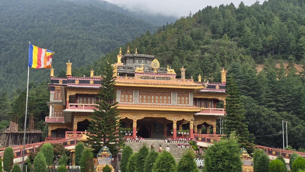 Thupsung Dhargyeling Monastery, Dirang — full view